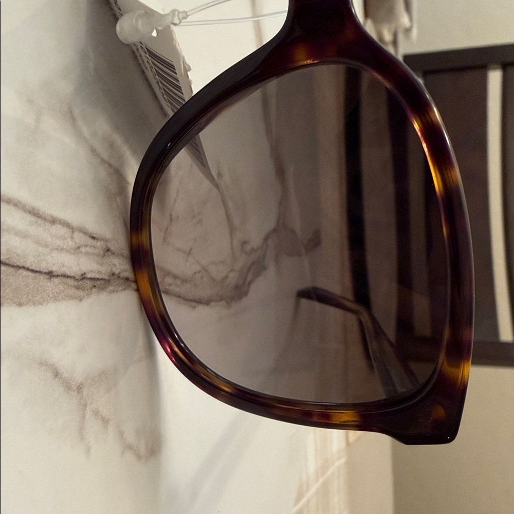 Gucci Brown Tortoise Sunglasses - Picture 11 of 14